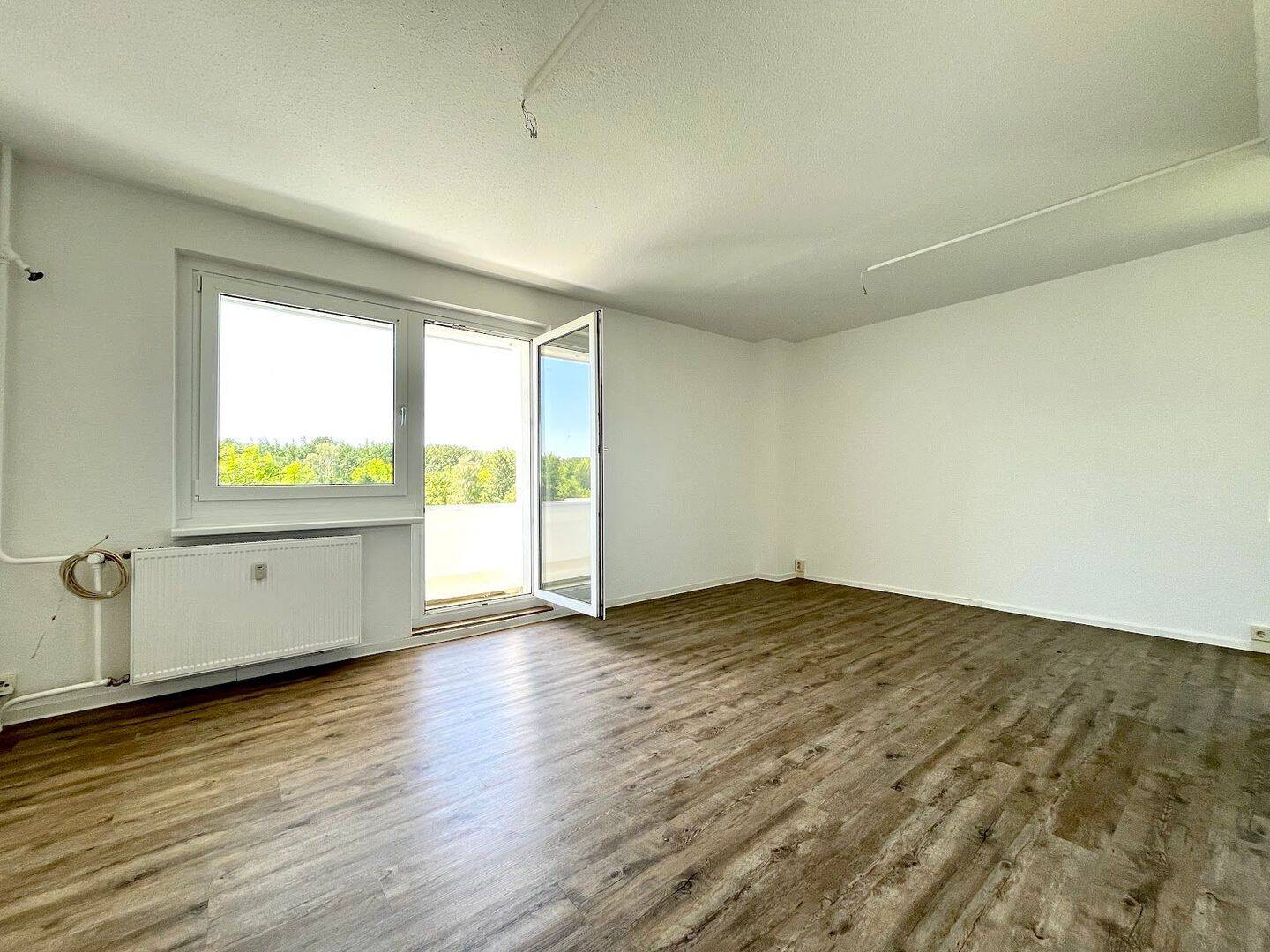 Ihr neues Zuhause: Sanierte Wohnung mit Balkon und Komfort für Singles