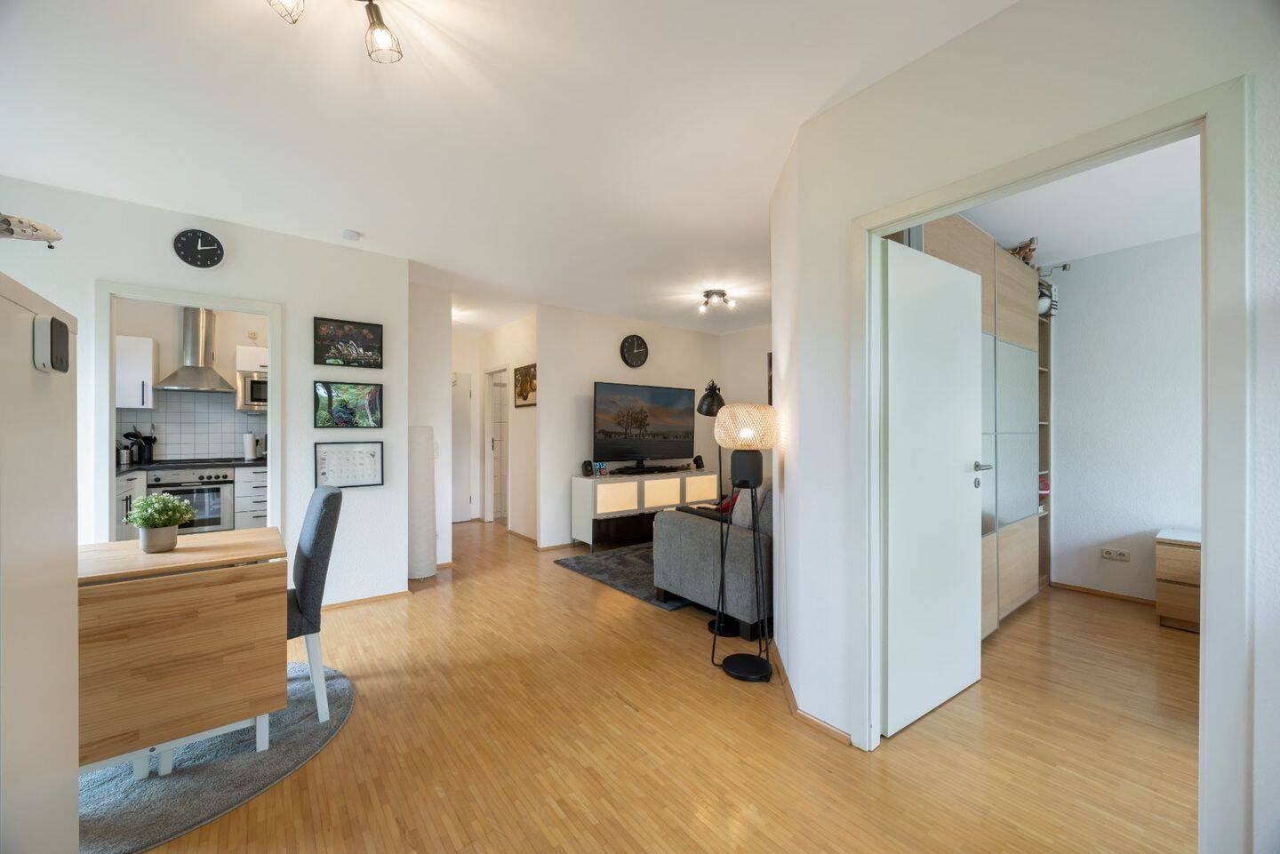 Am Florapark Düsseldorf: Lichtdurchflutete 2 Zimmer Wohnung mit Balkon und Blick ins Grüne – Düsseldorf – Vorschaubild 3