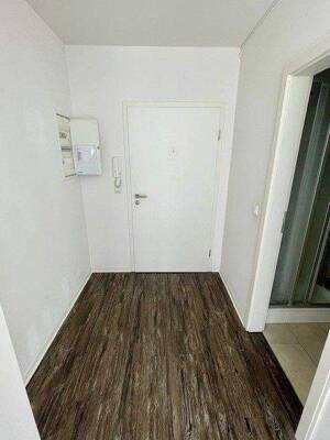 Lichtdurchflutete 1,5 Zimmer Wohnung mit Einbauküche in Stadtfeld frei werdend. – 39108 Magdeburg – Vorschaubild 5