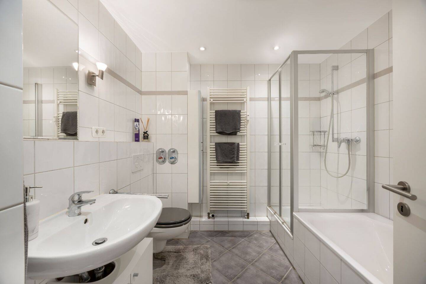 Am Florapark Düsseldorf: Lichtdurchflutete 2 Zimmer Wohnung mit Balkon und Blick ins Grüne – Düsseldorf – Vorschaubild 9