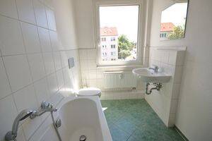 Lichterfüllte 3-Raum-Wohnung mit Balkon – Chemnitz – Vorschaubild 4
