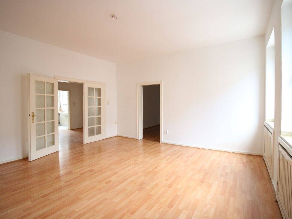 HELLE LICHTDURCHFLUTETE 2-ZIMMERWOHNUNG IN DER KREFELDER INNENSTADT ZEITNAH ZU BEZIEHEN!