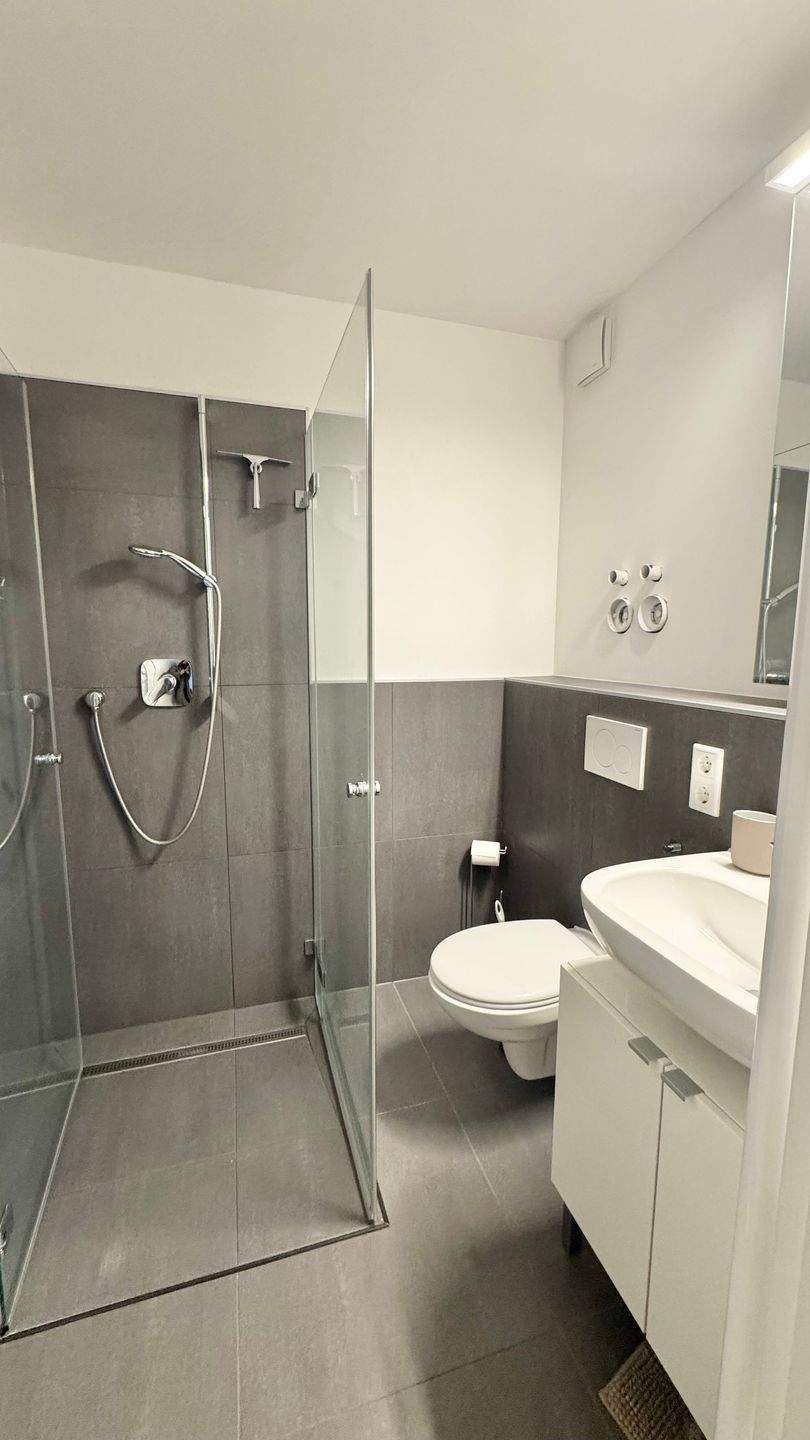 Johannis ! Moderne, helle, voll möblierte 1-ZW mit 28 m², Einbauküche,1.OG mit Aufzug – Nürnberg – Vorschaubild 8