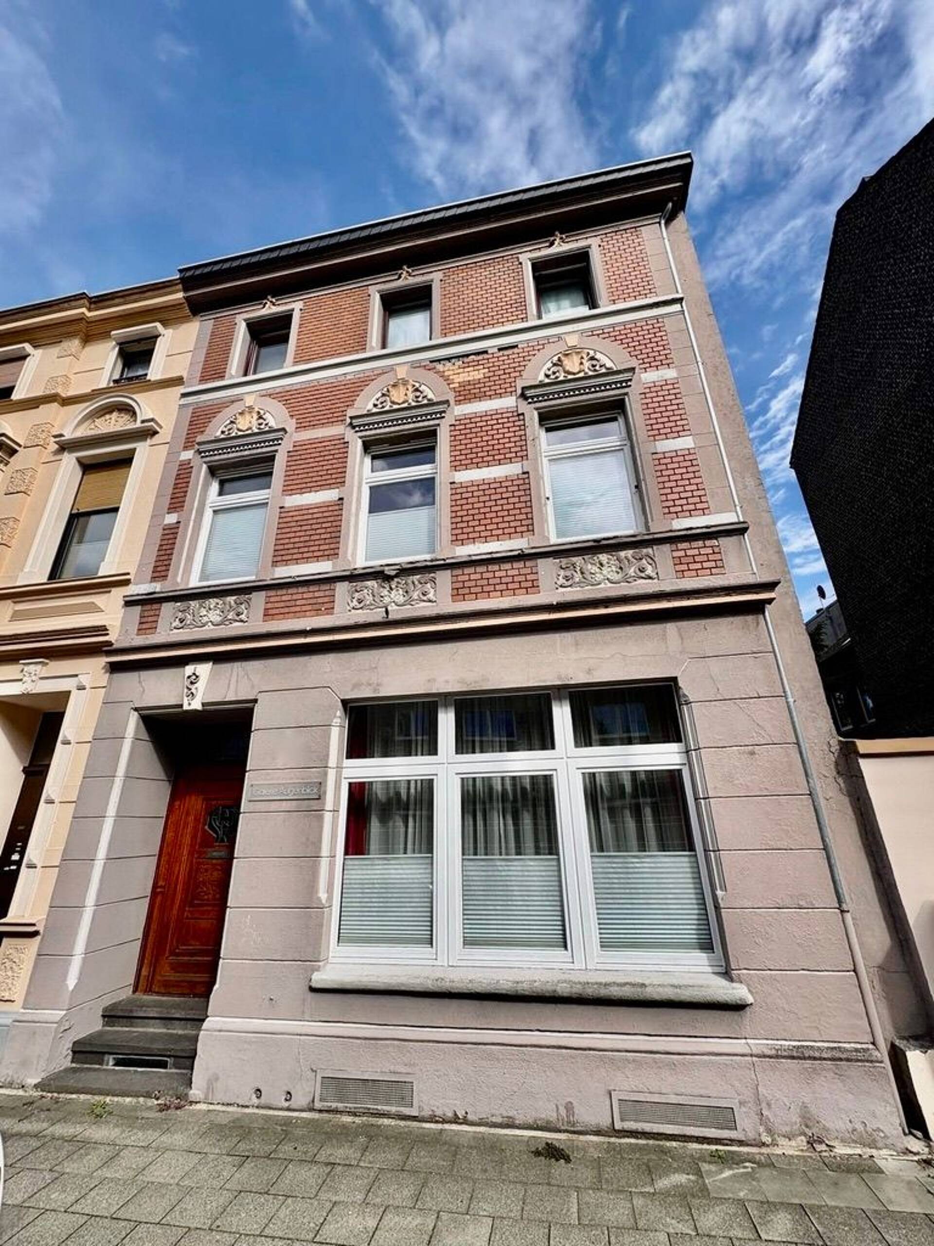 Haus in 41236 Mönchengladbach mit 230 m² kaufen