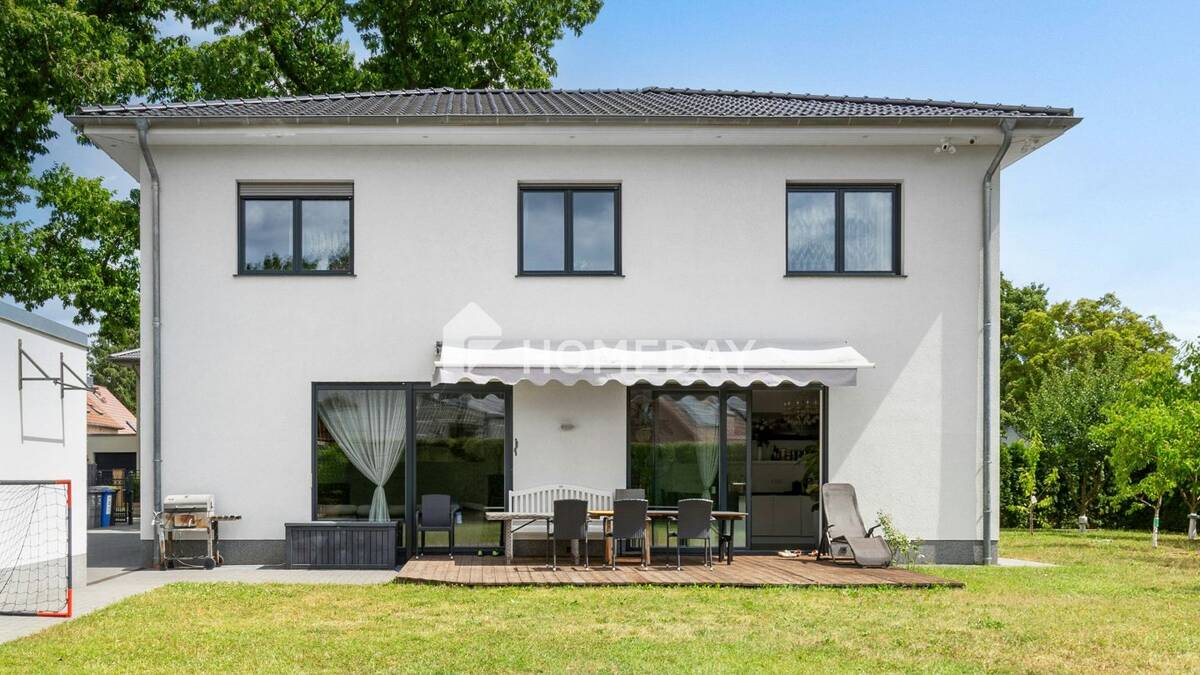 Luxuriöses Einfamilienhaus von 2016 mit Kamin, Designküche und Doppelgarage – 12621 Berlin – Bild 1 von 9