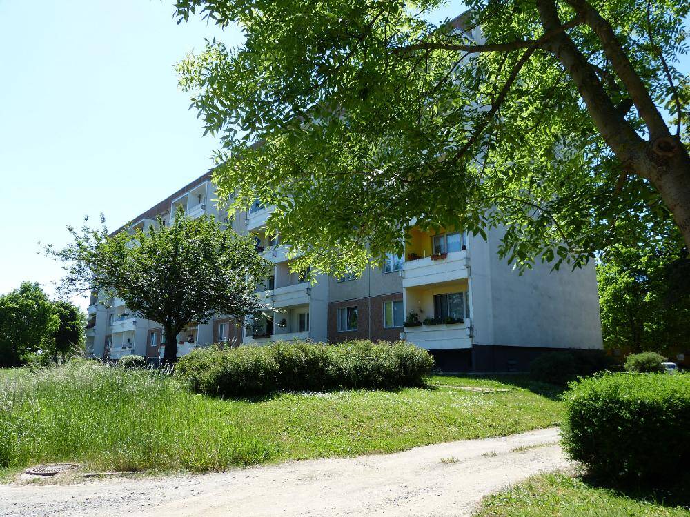 Schöne 3-Raum-Wohnung mit Balkon und Einbauküche im1. OG!
