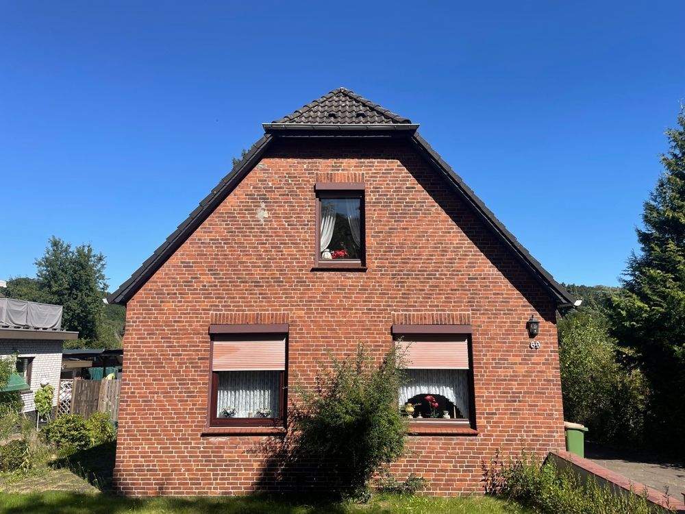 *** NEU - Gepflegtes Einfamilienhaus mit großem Grundstück in ruhiger Südlage *** – Hamburg – Bild 1 von 9