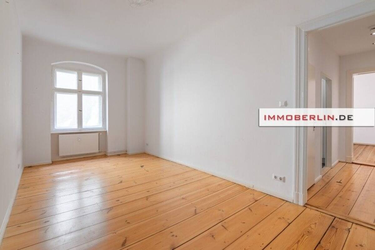 IMMOBERLIN.DE - Sehr angenehme Stuck-Altbauwohnung in ruhiger Lage – 10555 Berlin – Bild 1 von 9