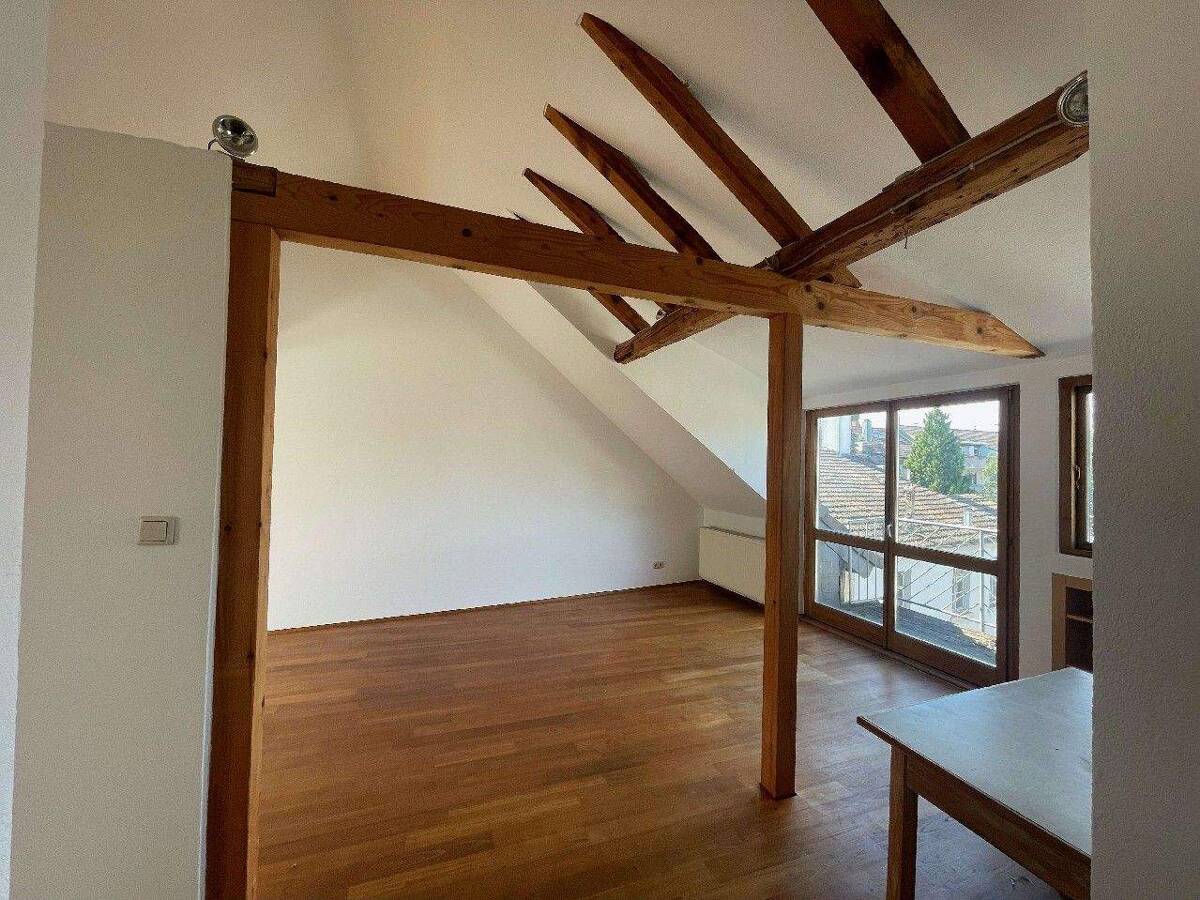 Renovierte und leerstehende 1,5 ZKB-Dachgeschosswohnung in LU-Mundenheim (3 Parteienhaus)! – 67065 Ludwigshafen am Rhein – Bild 1 von 9