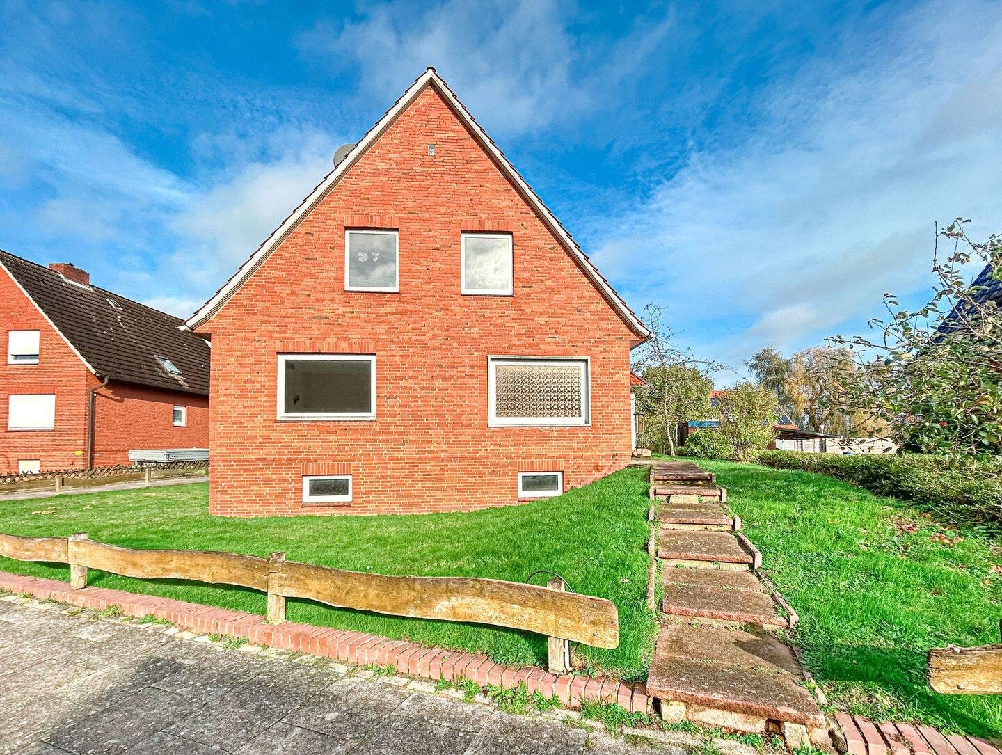 EIN HAUS VOLLER MÖGLICHKEITEN - FAMILIENFREUNDLICH, GROSSZÜGIG, VIELSEITIG – Horneburg – Bild 1 von 9