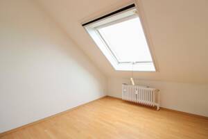 Lichtdurchflutete 3-Zimmer-Dachgeschosswohnung mit Stellplatz in Friedrichsdorf – 61381 Friedrichsdorf – Vorschaubild 6