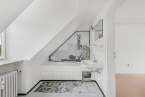 Renovierungsbedürftige Dachgeschosswohnung mit viel Potenzial – 80689 München – Vorschaubild 7