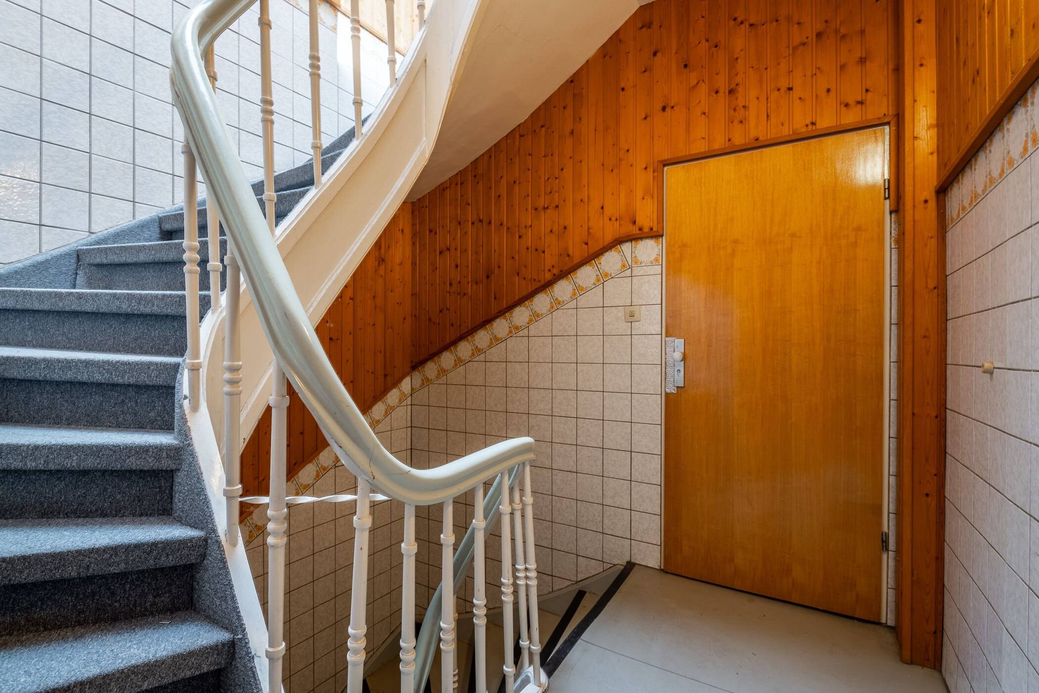 Lübeck I Aufgeteiltes Zinshaus mit Gewerbe und Wohneinheiten auf Altstadt-Insel mit Dachterrasse – Lübeck – Vorschaubild 3