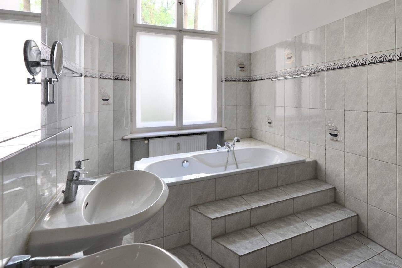 REPRÄSENTATIVER ALTBAU - HOHE DECKEN, STUCK, FISCHGRÄTPARKETT & BALKON - KU'DAMM-KIEZ – Berlin – Vorschaubild 5