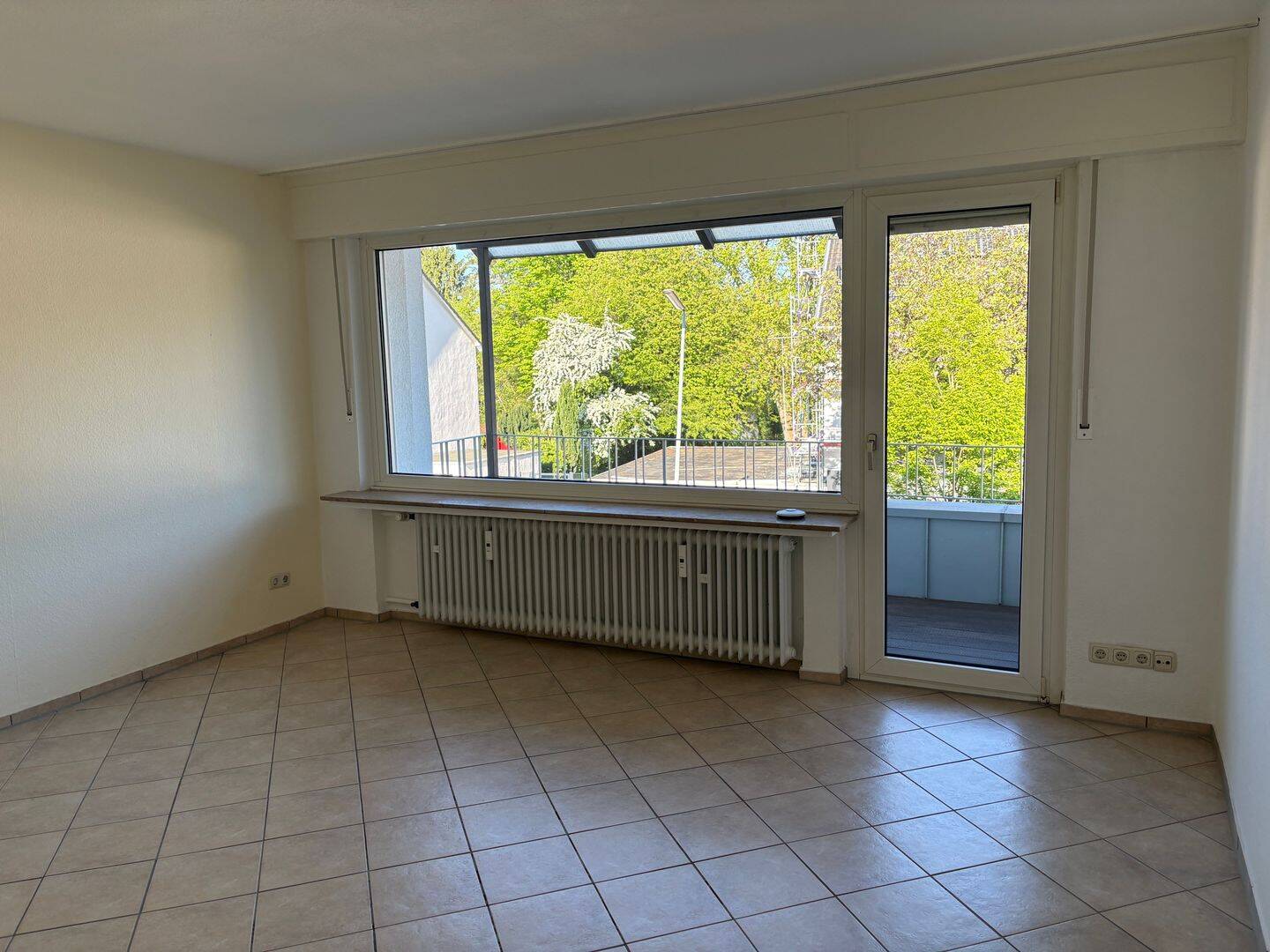 Schöne 2-Zimmer Wohnung mit Balkon, EBK und Tageslichtbad