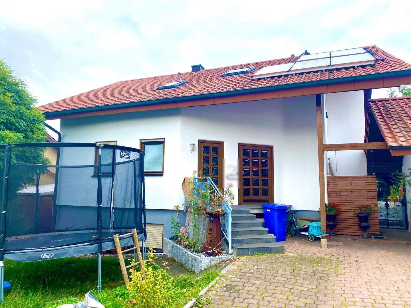 Viel Platz, viel Leben - charmantes Einfamilienhaus mit Gartenparadies & Wohlfühlatmosphäre – Lauda-Königshofen – Bild 1 von 9