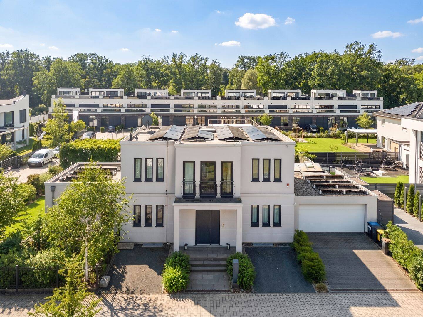 Einfamilienhaus in exklusiver Lage mit Aufzug, Wintergarten & großem Garten – Potsdam – Bild 1 von 9