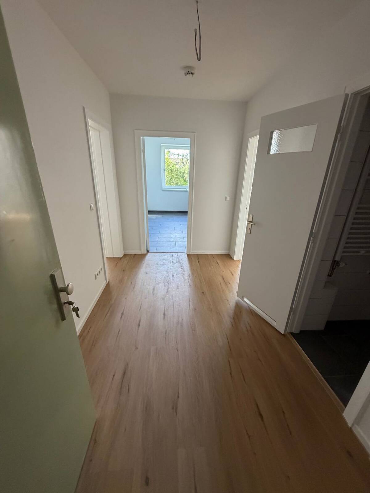 !Bitte unsere Fragen beachten! HH-Farmsen, sanierte 2 Zimmer Wohnung im 2.OG mit Balkon – 22159 Hamburg – Bild 1 von 4
