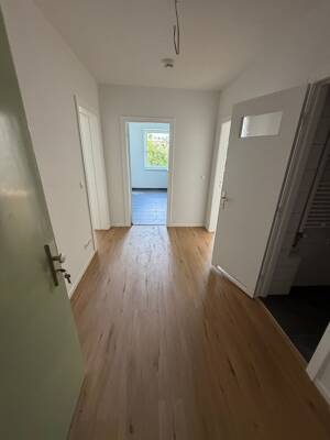 !Bitte unsere Fragen beachten! HH-Farmsen, sanierte 2 Zimmer Wohnung im 2.OG mit Balkon