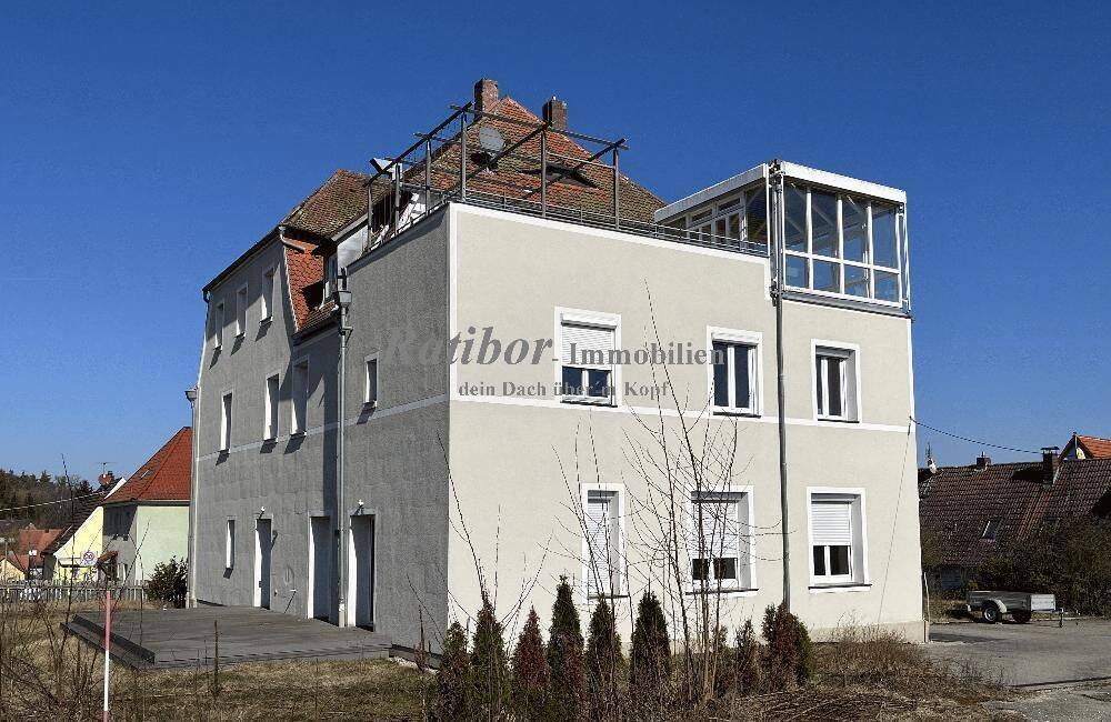 Außergewöhnliche und sehr großzügige 5 Zimmer Mansardenwohnung mit Dachterrasse und Wintergarten