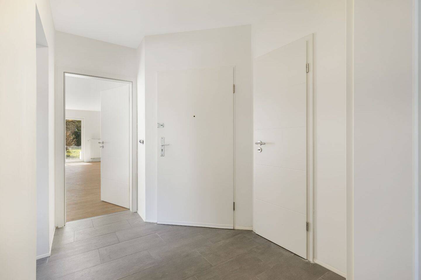Kernsanierte 2-Zimmer-Gartenwohnung mit Südterrasse & TG-Stellplatz – Hamburg – Vorschaubild 4