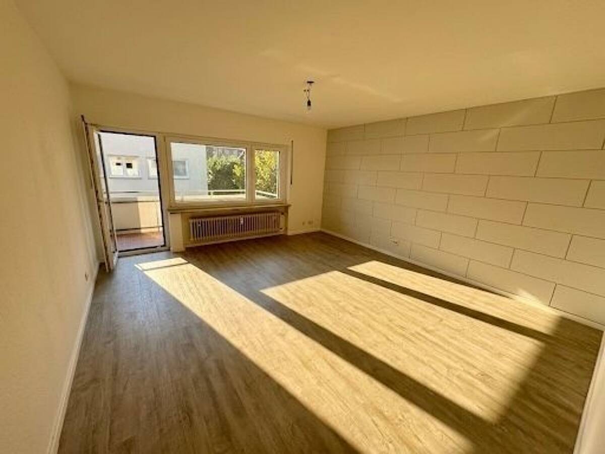 Sofort bezugsfrei: 3-Zimmer-Wohnung mit Garagenstellplatz – 79100 Freiburg im Breisgau – Bild 1 von 5
