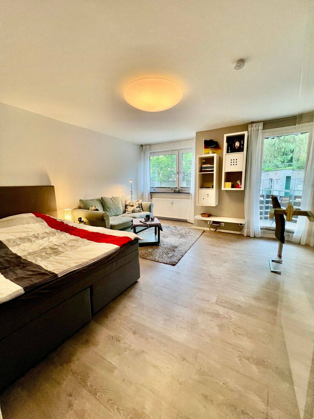 Möblierte, helle 1-Zimmerwohnung mit Balkon und Gartenmitbenutzung in ruhiger Wohngegend in Stuttgart-Nord - All-In – Stuttgart – Vorschaubild 2