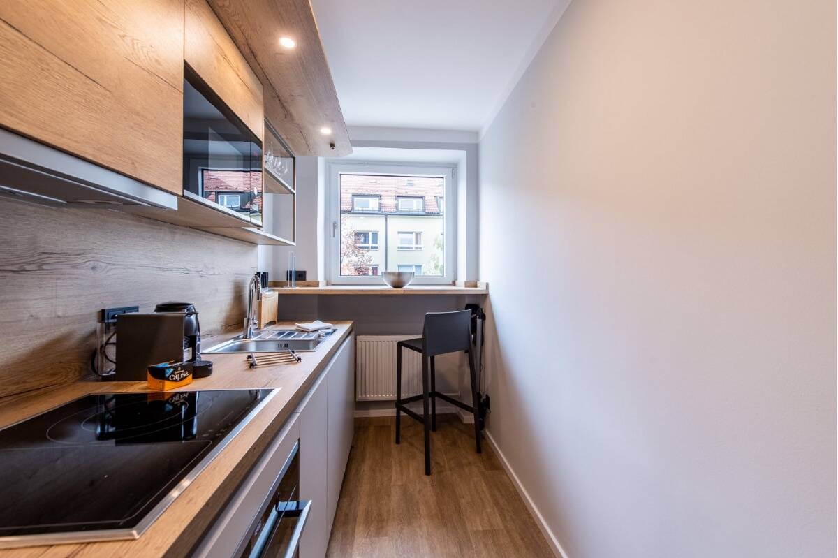 Möblierte Design-Whg mit zwei Schlafzimmern inklusive Arbeitsplatz + Balkon, Isarnähe – München – Vorschaubild 5