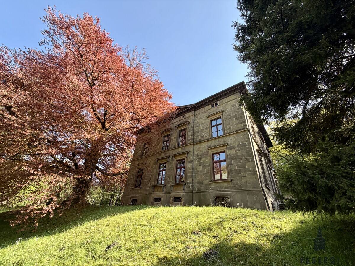 Denkmalgeschütztes Mehrfamilienhaus - 4 Wohnungen - eine Hommage an die Baukunst vergangener Zeiten