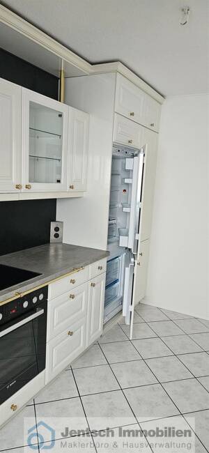 schöne sanierte 2-Raum-Dachgeschosswohnung mit Garage in beliebter Wohnlage von Merseburg zu vermieten – 6217 Merseburg – Vorschaubild 4