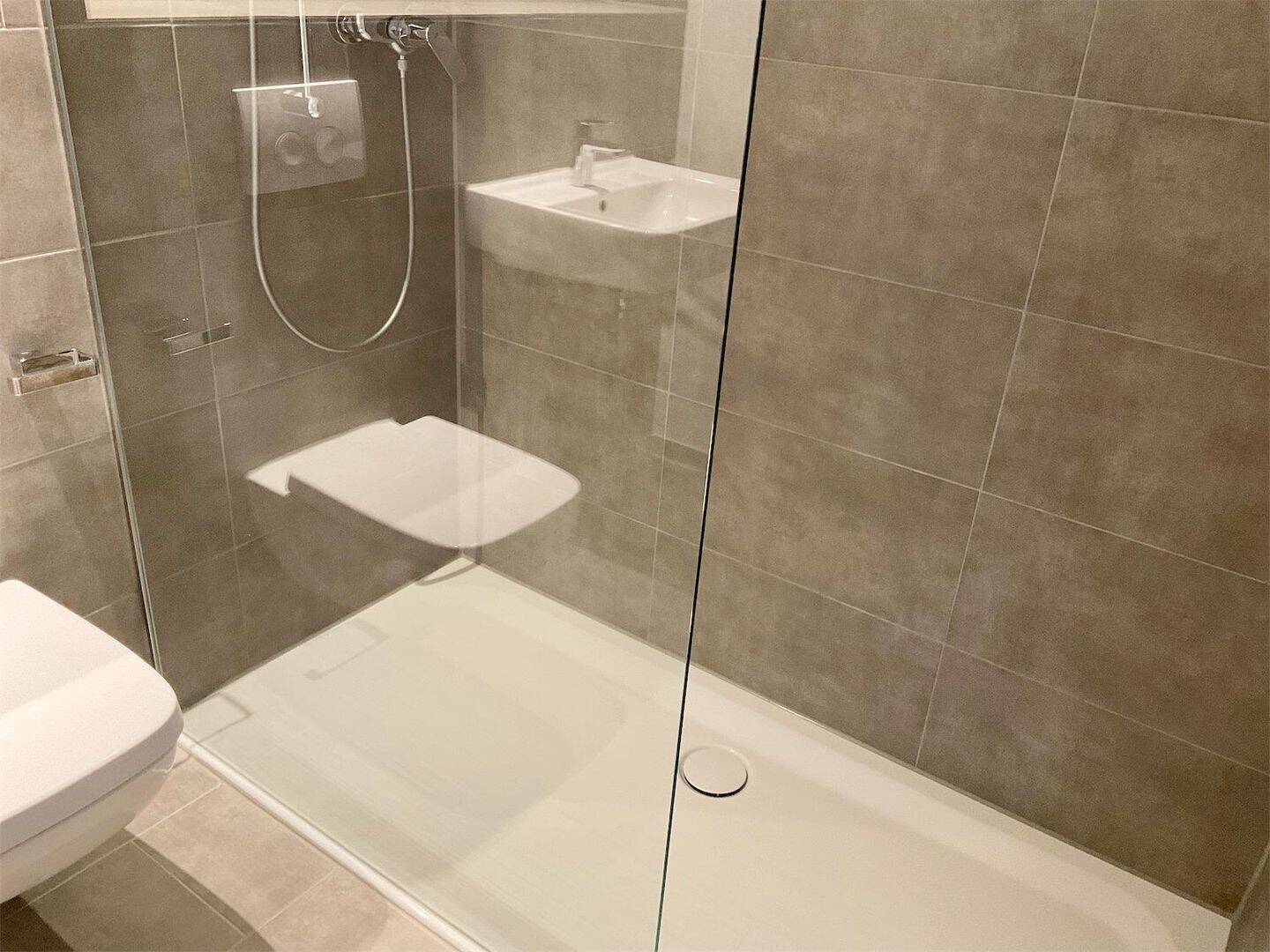 Studenten 2'er WG! Zwei möblierte Zimmer im Neubau, separate Küche +Einbauküche, modernes Duschbad – Bielefeld – Vorschaubild 6