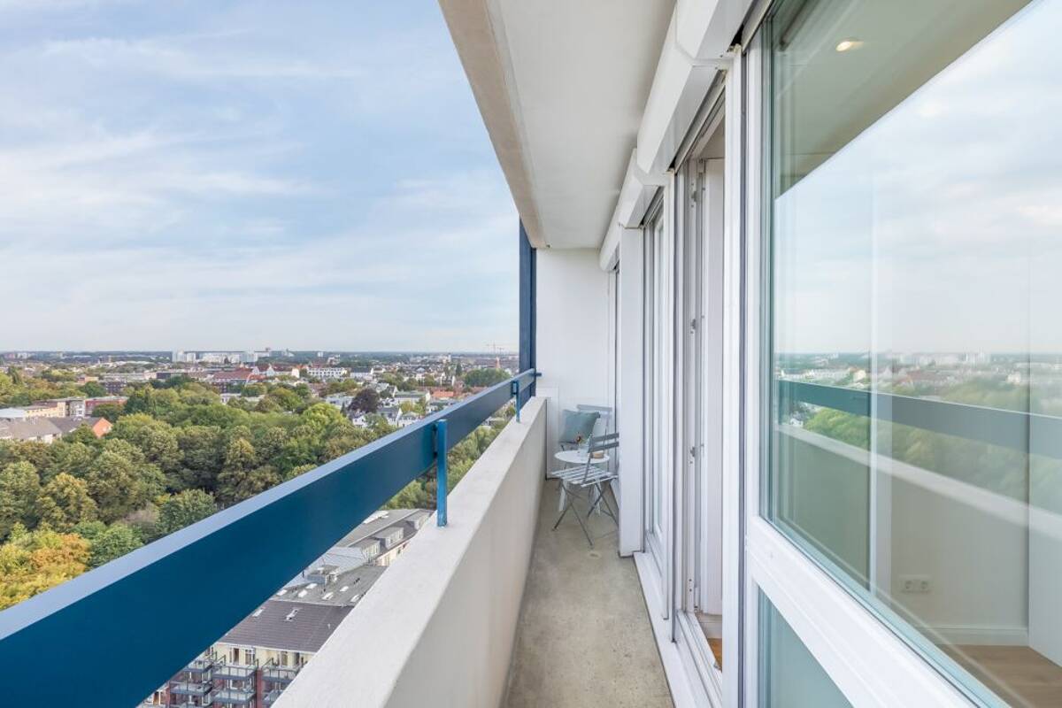Über den Dächern der Stadt - 2 Zi ETW, Balkon und Tiefgarage – 20259 Hamburg – Bild 1 von 9