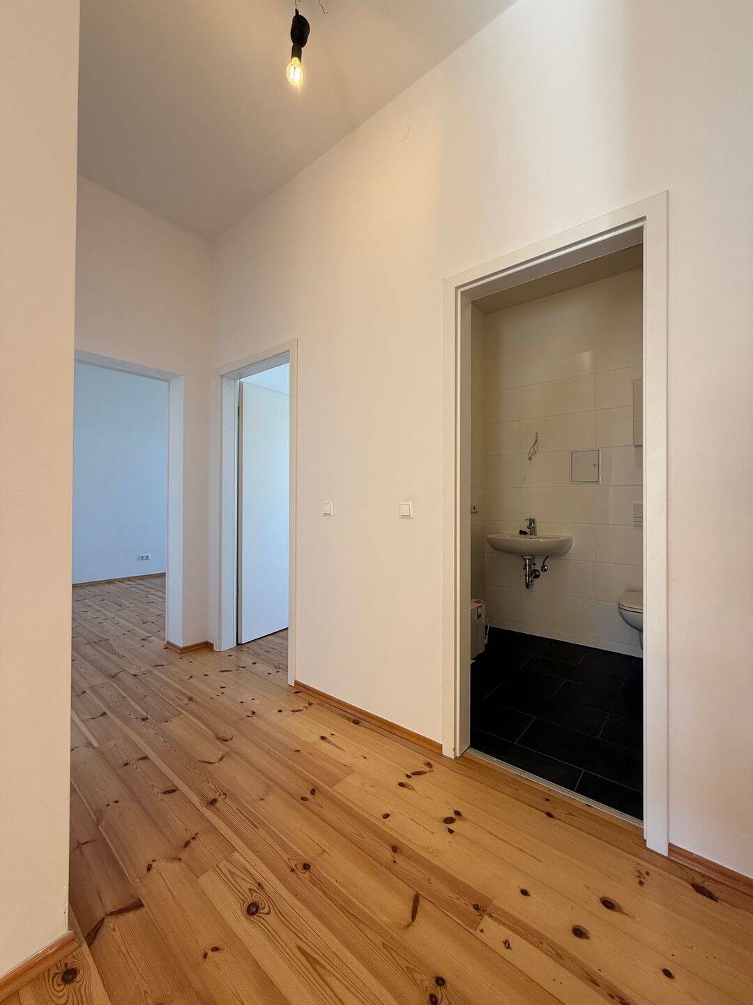 Bezugsfreie, lichtdurchflutete 2-Zi.-Altbauwohnung mit Balkon und optimalem Grundriss nahe Weißensee – Berlin – Vorschaubild 8
