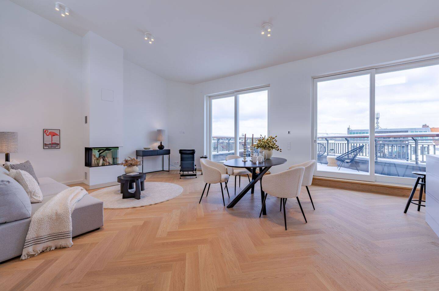 Über den Dächern Hamburgs - einzigartiges Penthouse mit großer Dachterrasse ++Courtagefrei++ – Hamburg – Bild 1 von 9