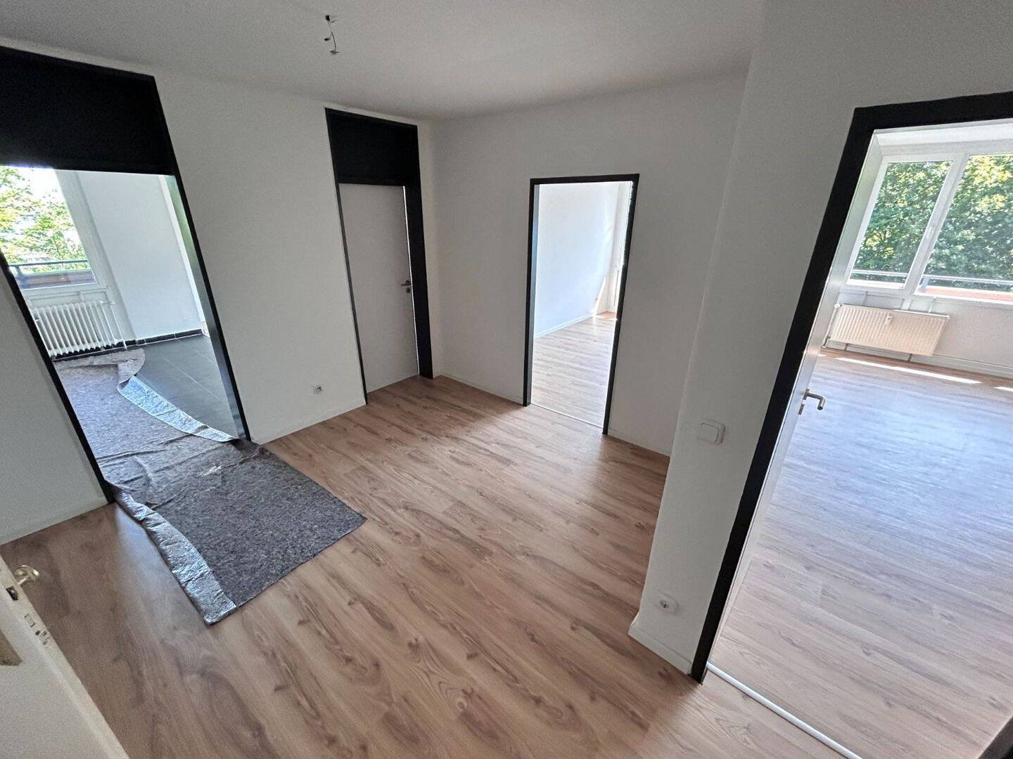 Hochwertiger Wohnkomfort mit Balkon im 4. Stock in Mönchengladbach-Römerbrunnen – Mönchengladbach – Vorschaubild 2