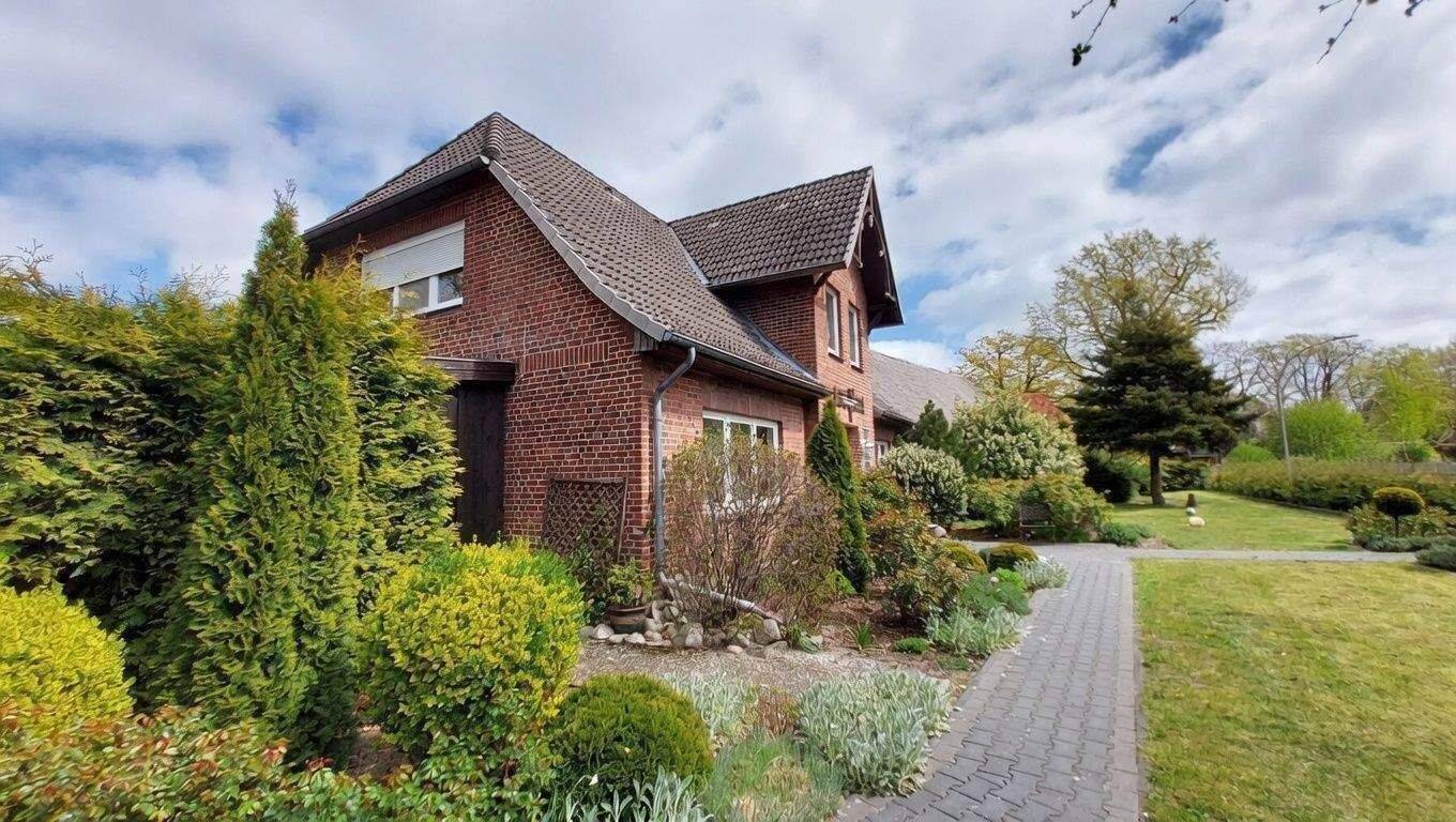 Anwesen mit Wohnhaus, Gewerbeflächen , Werkstatt, Verkaufsraum, viel Lagerfläche und mehr
