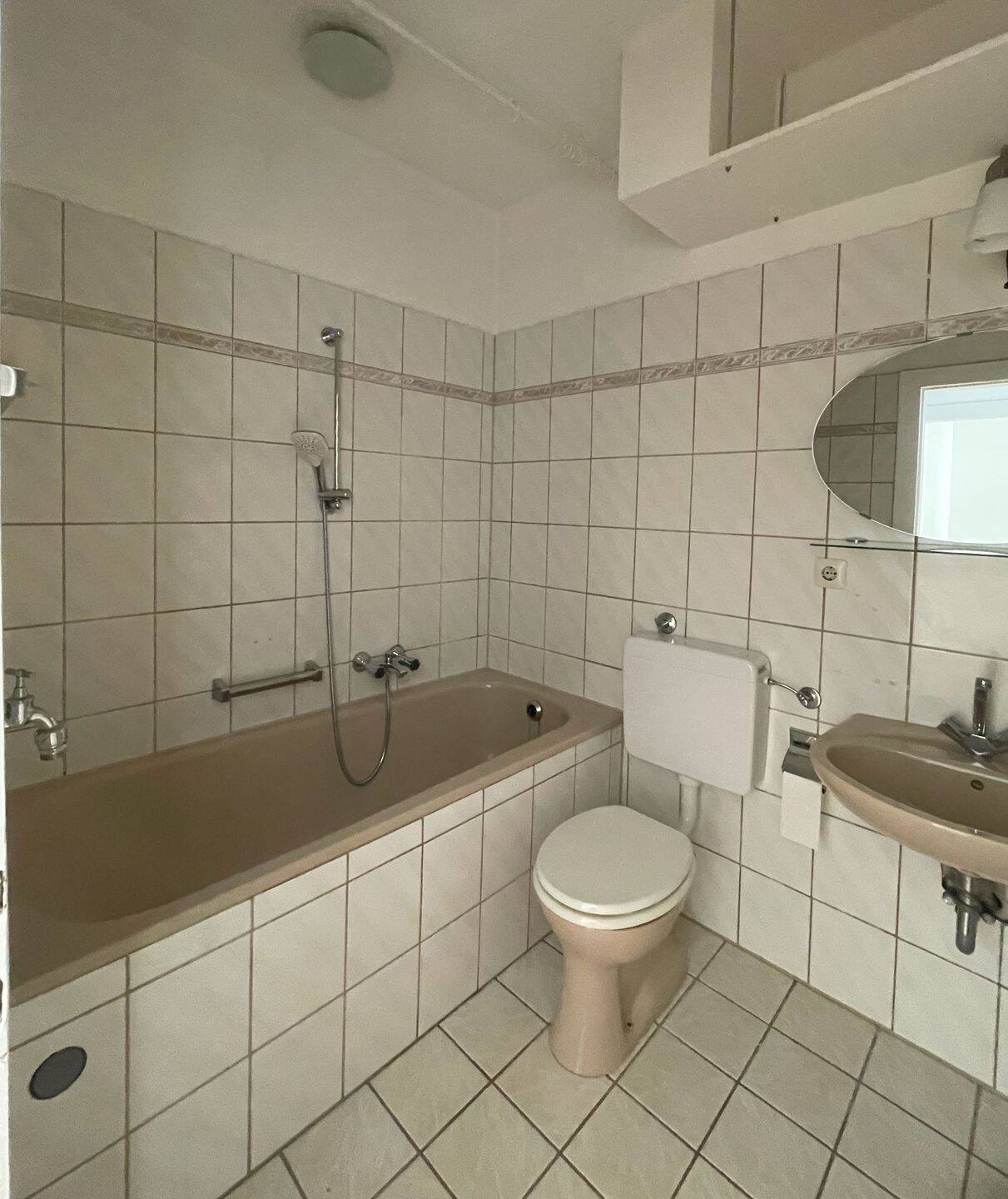 Charmante 2-Zimmer-Eigentumswohnung mit Balkon in begehrter Lage von Düsseldorf-Pempelfort – ideale Kapitalanlage oder Eigenheim mit Potenzial – Düsseldorf – Vorschaubild 7