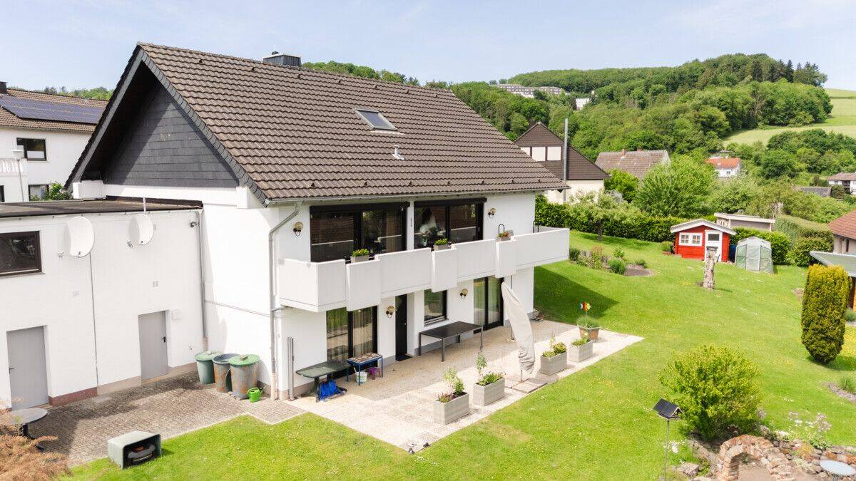 Architektenhaus offen und hell mit tollem Ausblick in sehr guter Lage von Hausen-Wied! – Hausen (Wied) – Vorschaubild 2