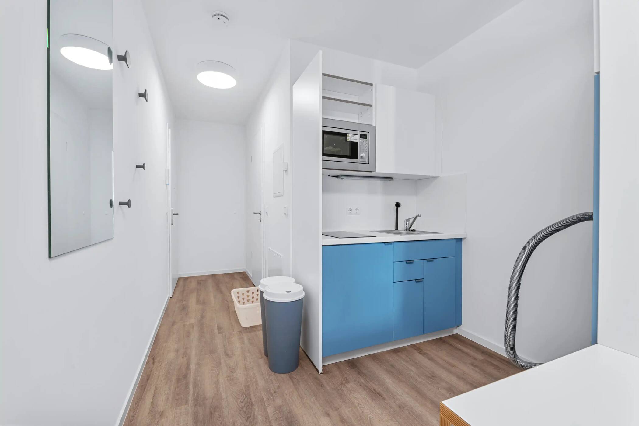 Möbliertes Studio mit Balkon – Berlin – Vorschaubild 6