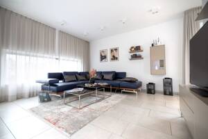 ANTIKE TRIFFT AUF MODERNE – 22395 Hamburg – Vorschaubild 6
