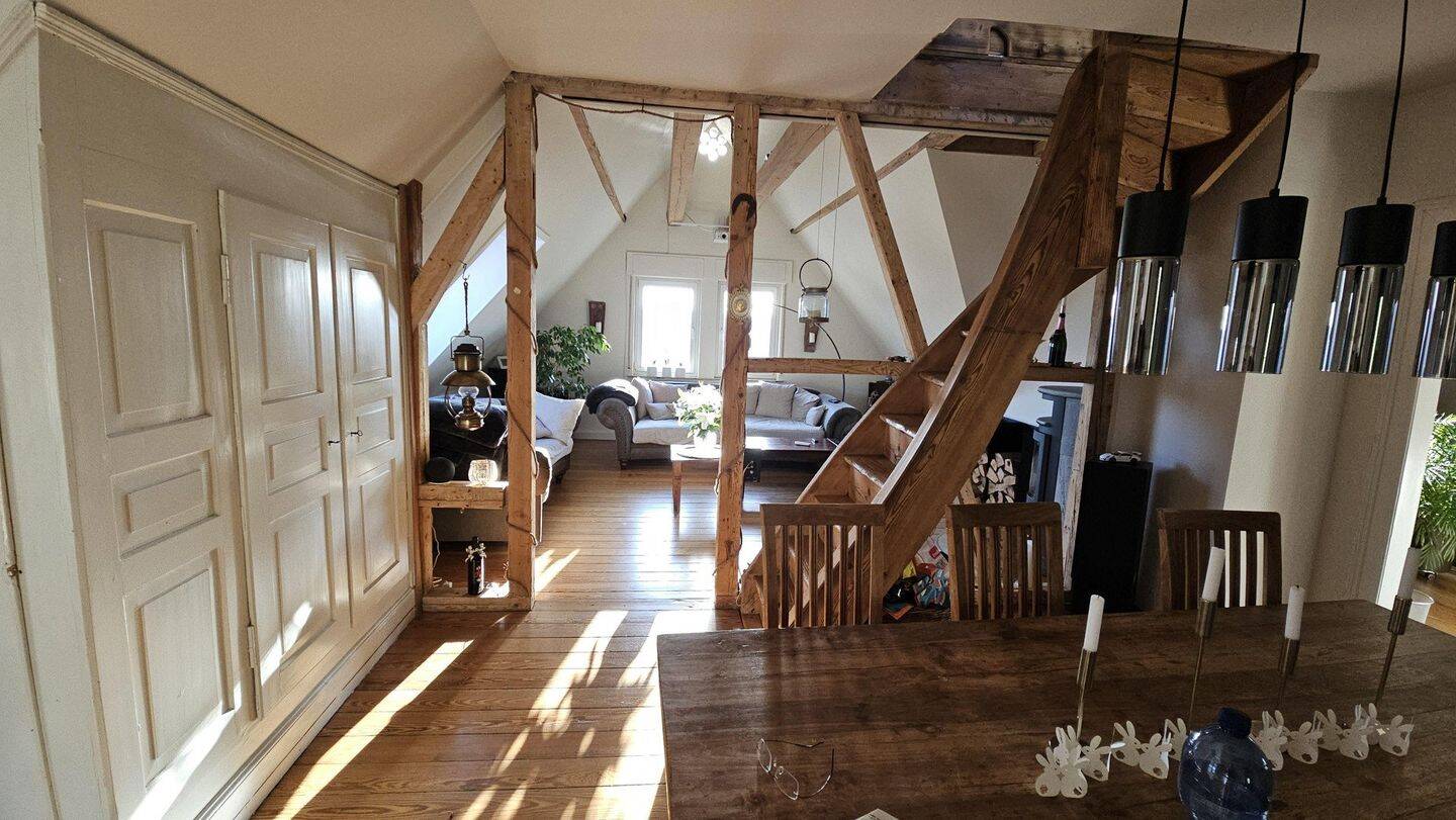Einzigartiges Wohnjuwel am Weinberg: Maisonette-Wohnung mit Panoramablick in Stuttgart-Untertürkheim – Stuttgart – Vorschaubild 5