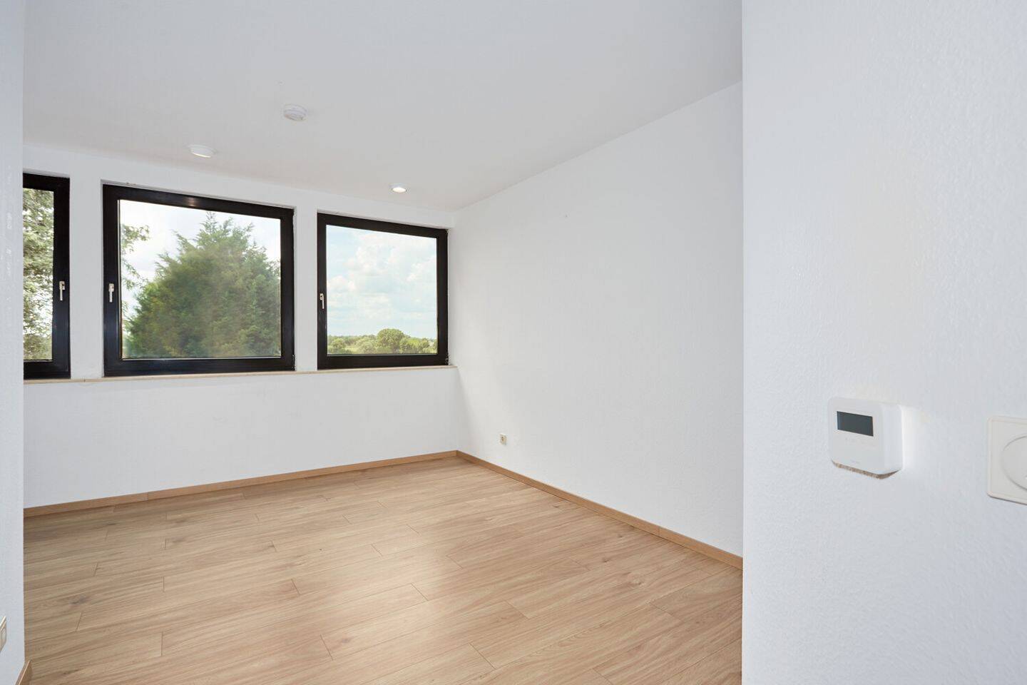 Einzigartiges Maisonette-Erlebnis mit Rheinblick, Garten und Balkonvielfalt – Düsseldorf – Vorschaubild 9