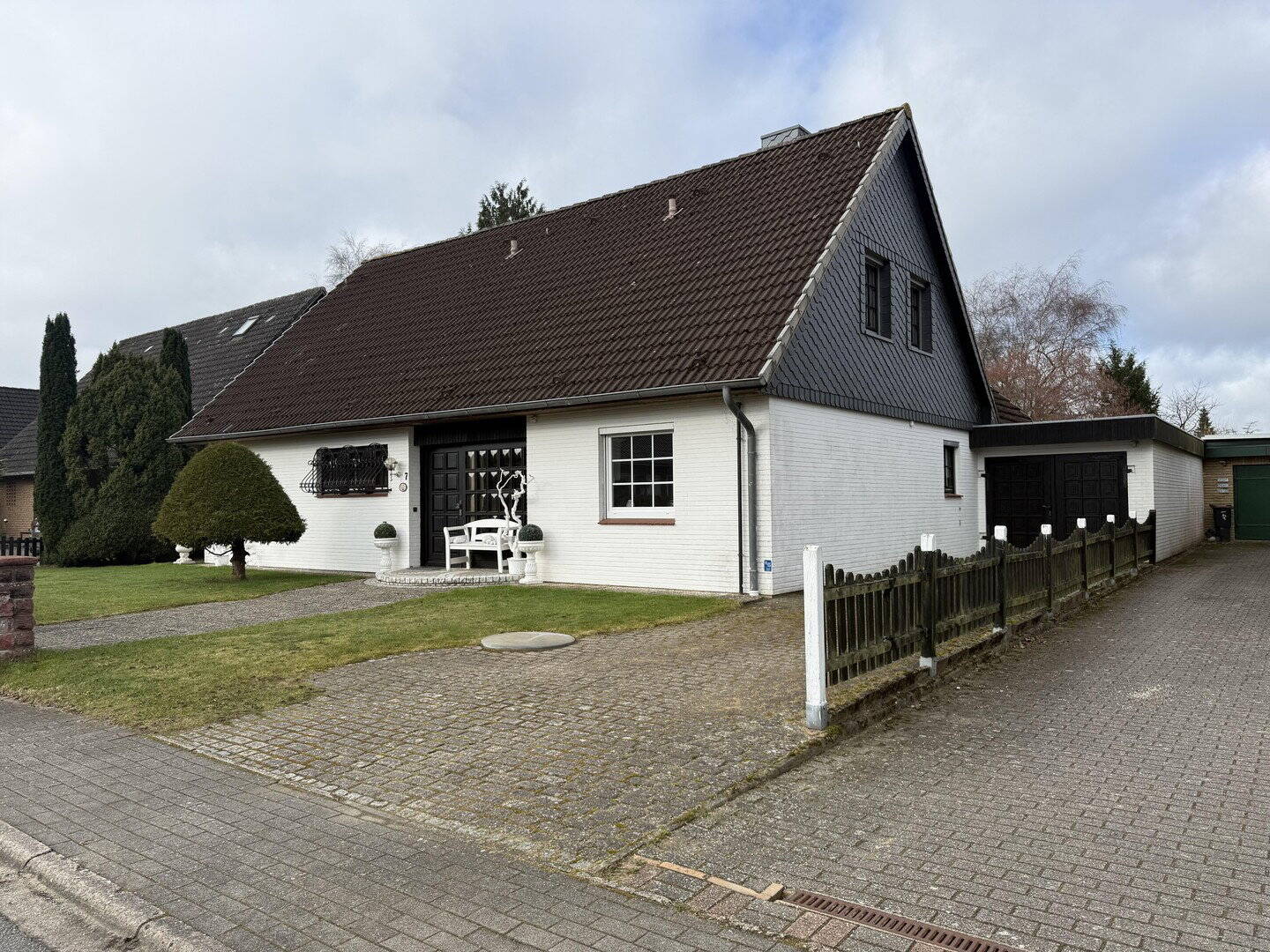 Freistehendes 7-Zimmer-Haus mit Kamin, Garten & Glasfaser - provisionsfrei – Lindewitt – Bild 1 von 9
