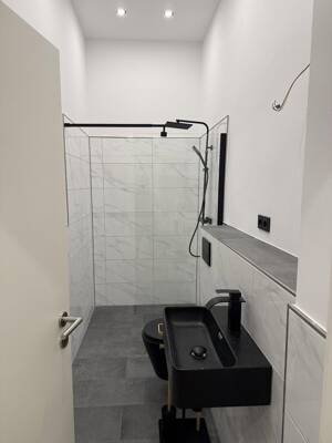 Möbliertes Premium Zimmer in berufstätigen WG mit Balkon, Erstbezug nach Sanierung – 47053 Duisburg – Vorschaubild 2