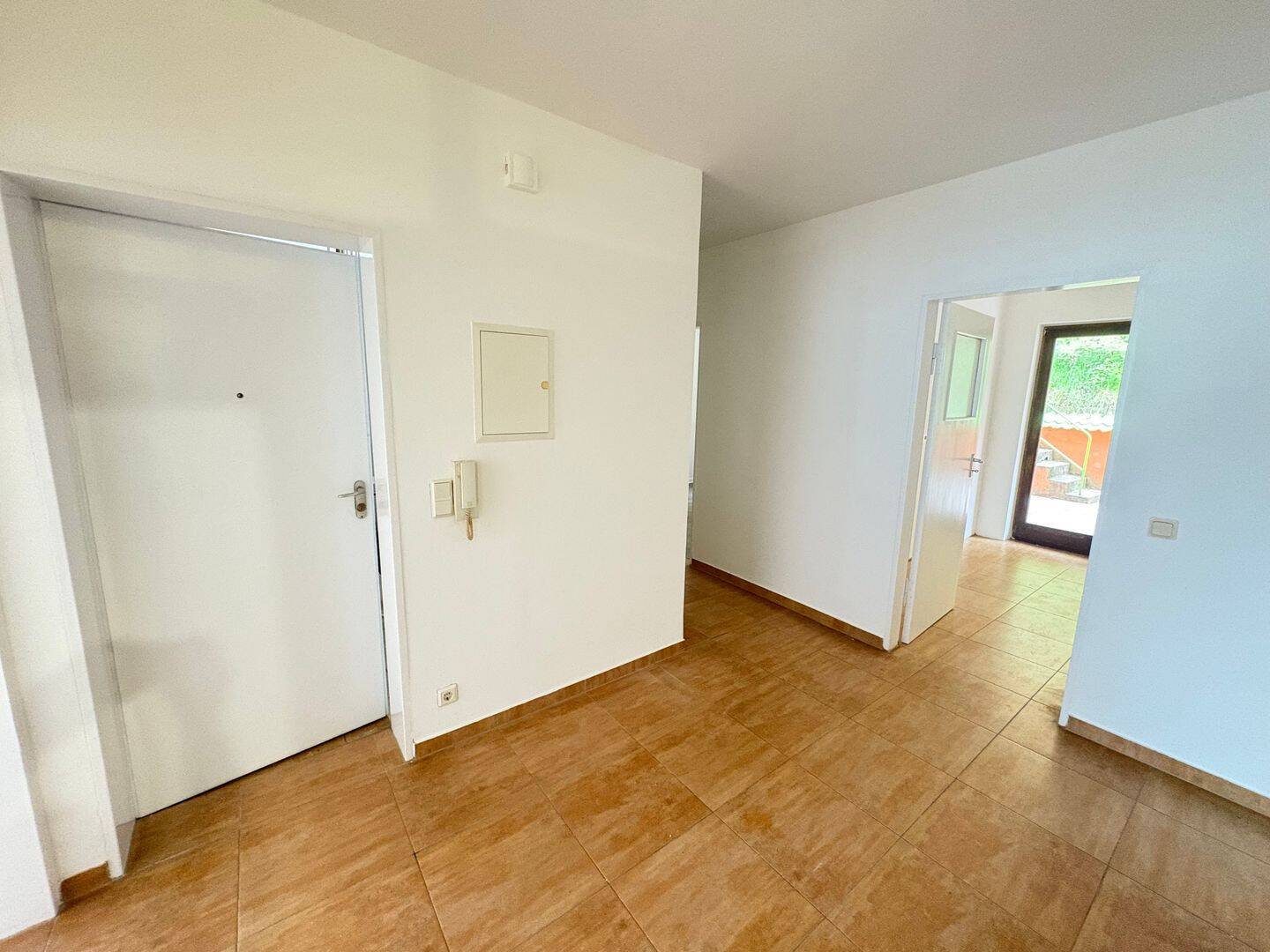 Frisch renovierte 4 ZKB Wohnung ab sofort zu vermieten ! – Trier – Vorschaubild 4