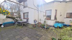 Dreifamilienhaus mit 108 m², 56 m² und 57 m² Wohnfläche mit charmantem Innenhof. – 46145 Oberhausen – Vorschaubild 2