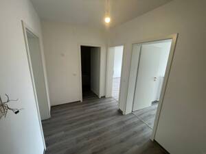 Renovierte Wohnung im 3. OG mit kleinem Balkon – 46117 Oberhausen – Vorschaubild 2
