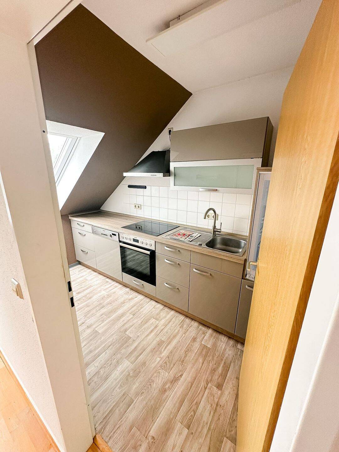 Helle 2-Zimmer-Dachgeschosswohnung mit Balkon in Salzgitter-Thiede – Salzgitter – Vorschaubild 9