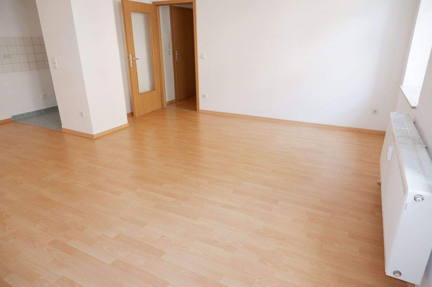 TOP Wohnung - Laminat - Bad mit Fenster / frei ab 1.6.26 – Chemnitz – Vorschaubild 5