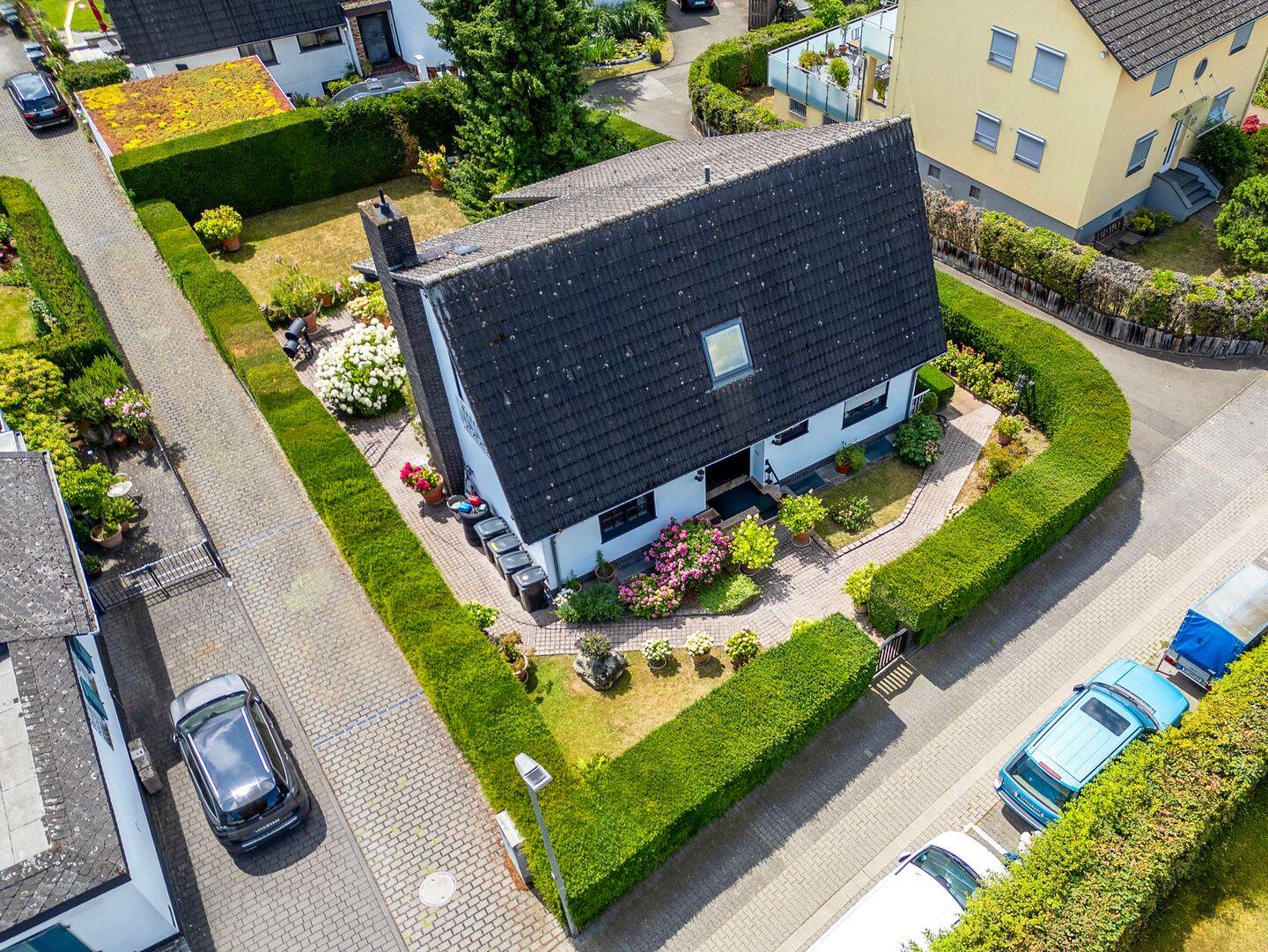 EFH mit hochwertiger Ausstattung, Einliegeroption, Garten & Galerie – Wiesbaden – Bild 1 von 9
